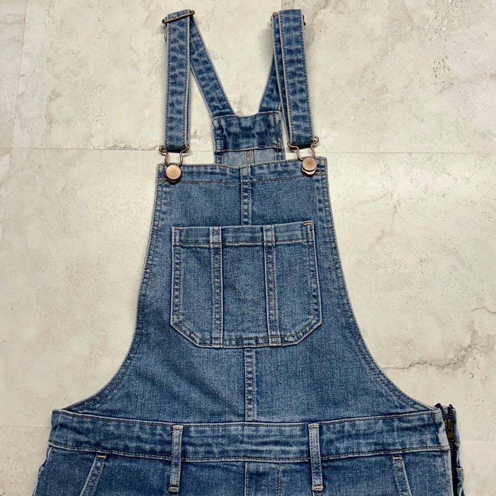 Old Navy Denim Overalls Medium Wash Blue Women Size 2 Straight Leg Casual Bib